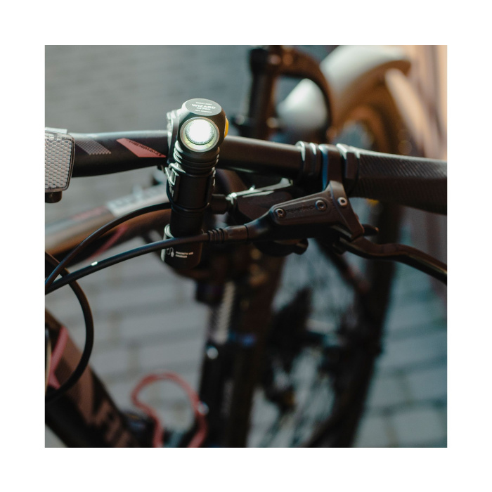 Latarka ARMYTEK WIZARD C2 PRO MAGNET USB XHP50.2