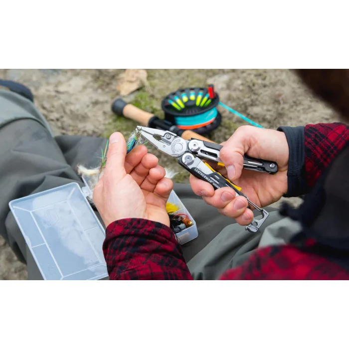 Narzędzie wielofunkcyjne Multitool Leatherman Signal - Guava (833183)