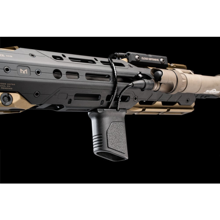 Chwyt Strike Industries M-LOK® Angled Vertical Grip - Short - FDE - SI-AR-CMAG-S